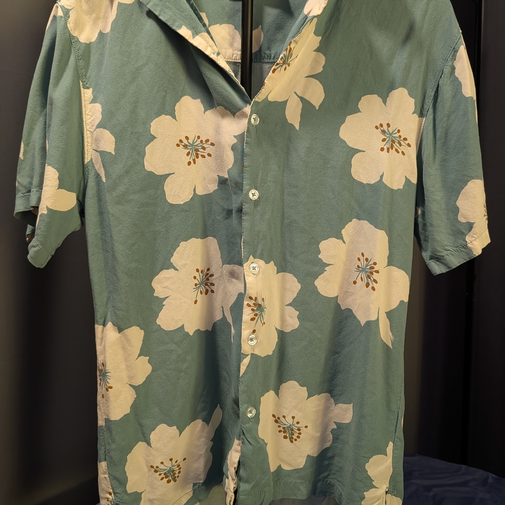 No Boundaries Green Floral Casual Button Down Shirt Small